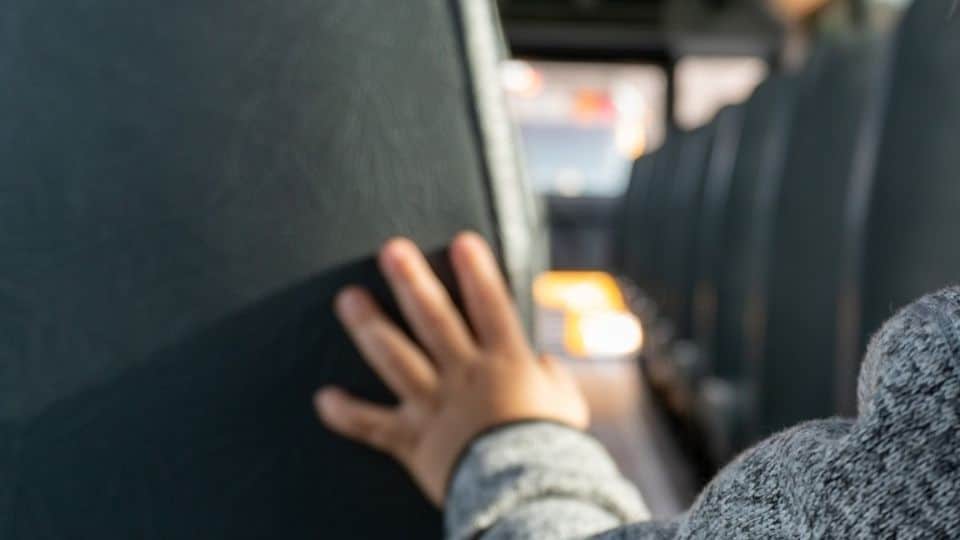 Bebé es abandonada dentro de autobús