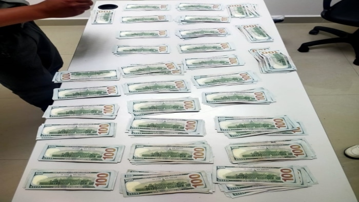 Billetes de 100 dólares asegurados