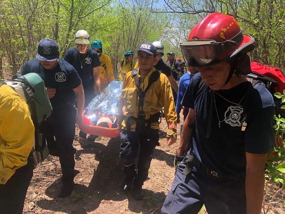 Bomberos de Guamúchil durante capacitación para mejorar el servicio de rescate