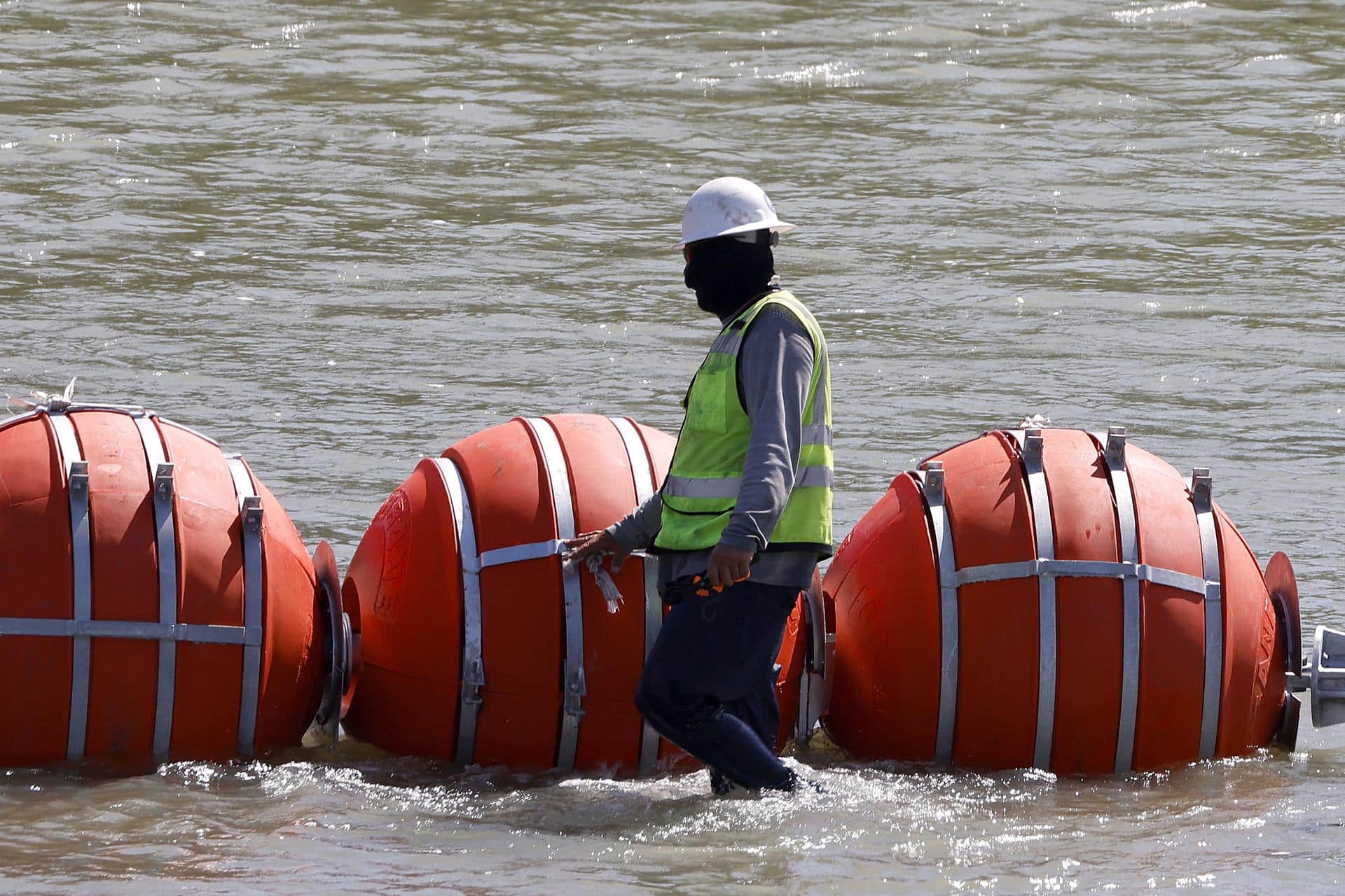 Boyas en Río Bravo