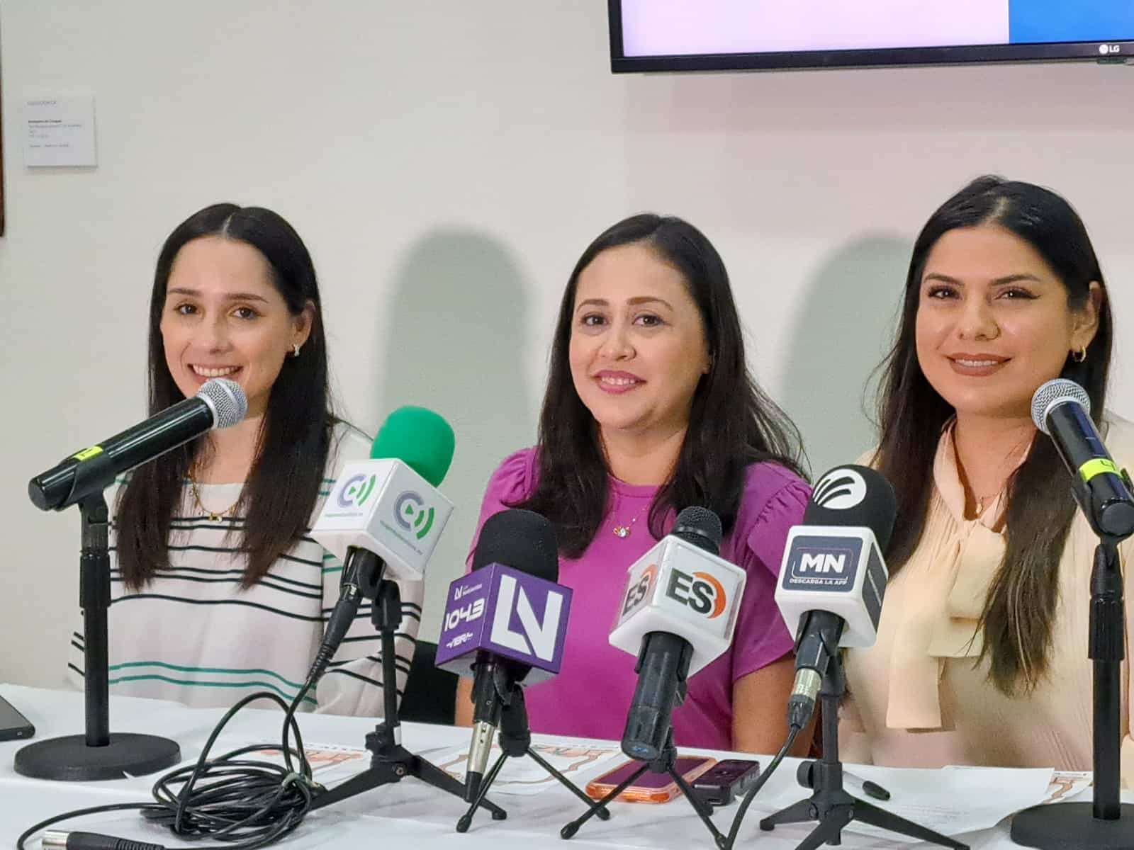 Elena Alcorcha, coordinadora de Educación e Investigación; Irene Gil, jefa del Departamento de Formación Social y Paola Ruiz, directora de Comunicación Institucional.