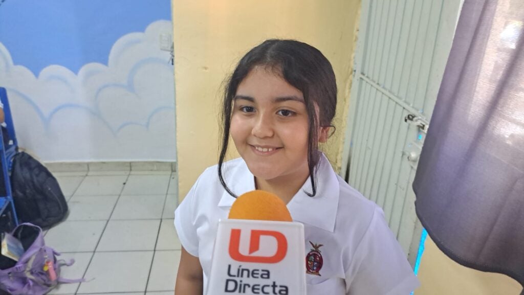 Niña entrevistada por Línea Directa en aula escolar