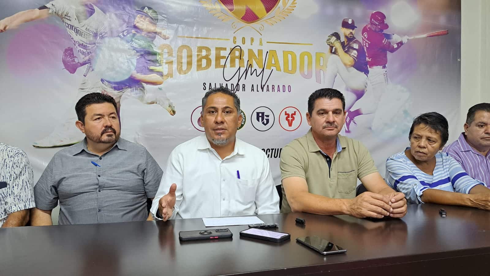 Autoridades en rueda de prensa