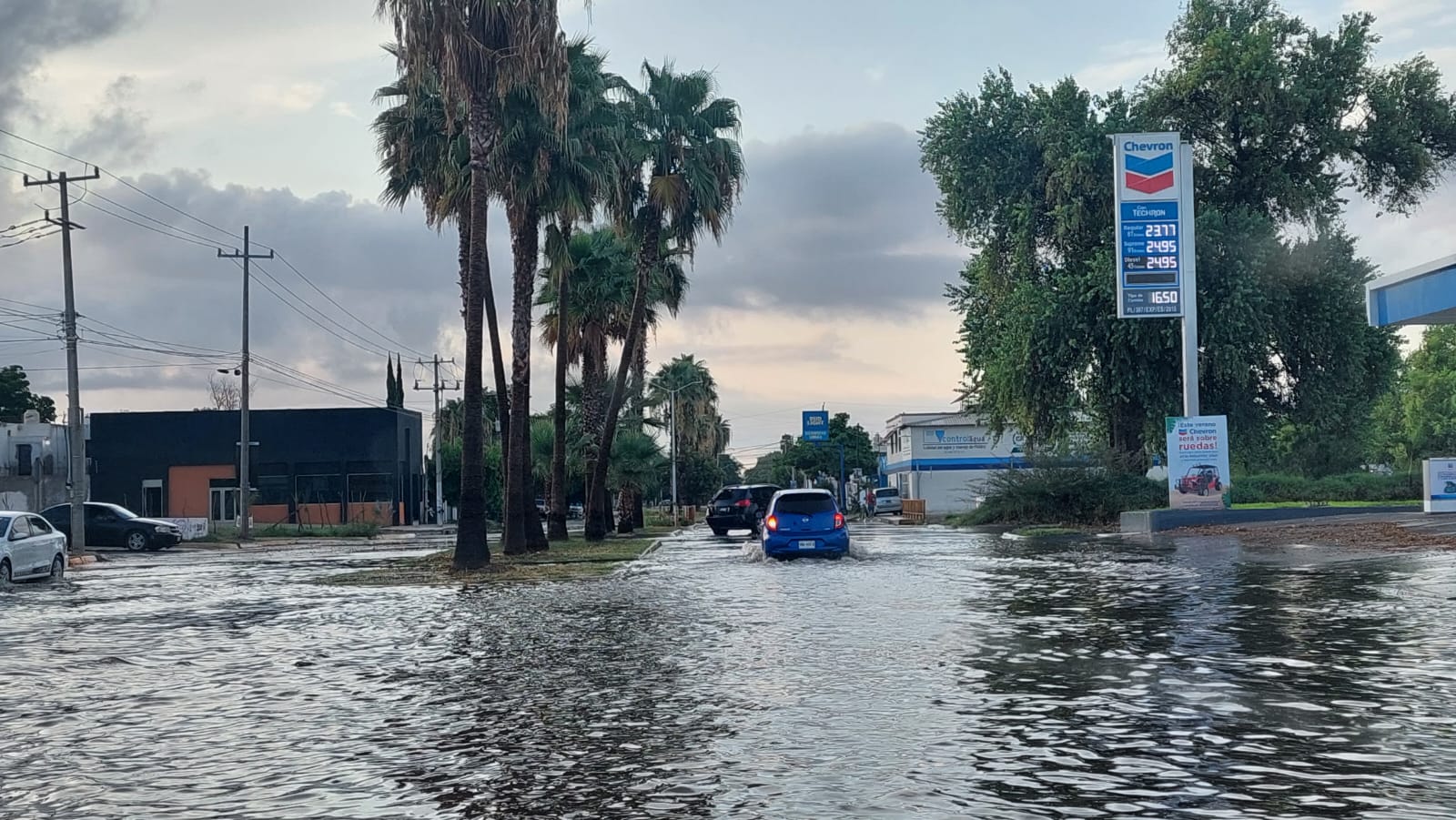 Calle inundada en los mochis