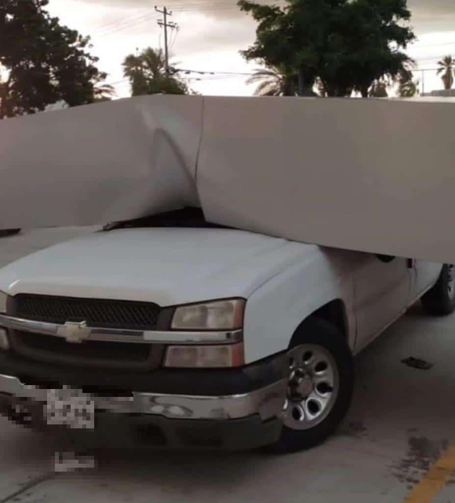 Camioneta aplastada por espetacular
