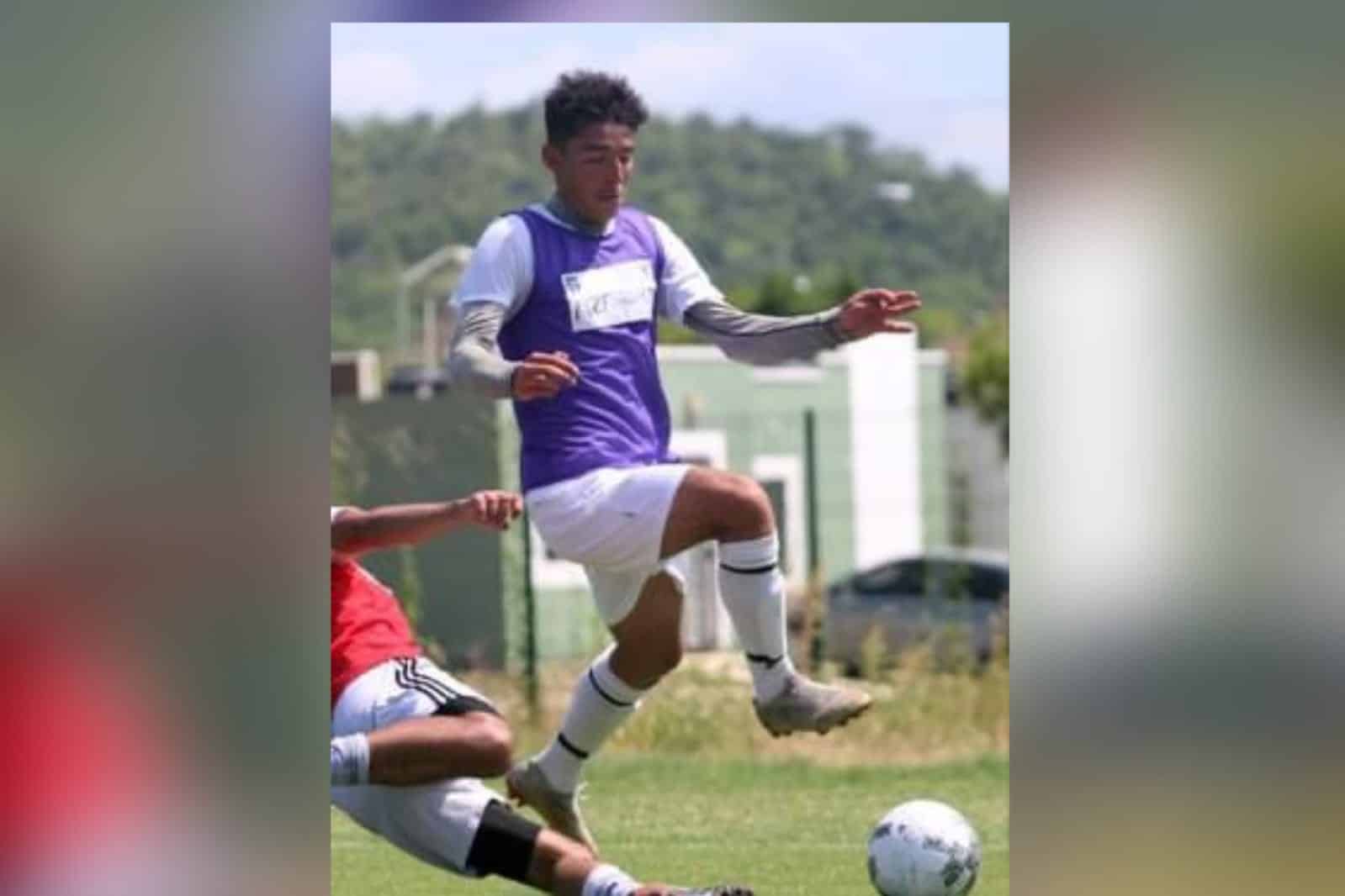 Carlos “Camarón” Salcido jugando futbol
