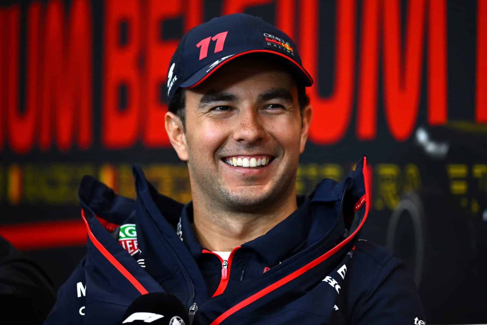 Checo Pérez sonriendo
