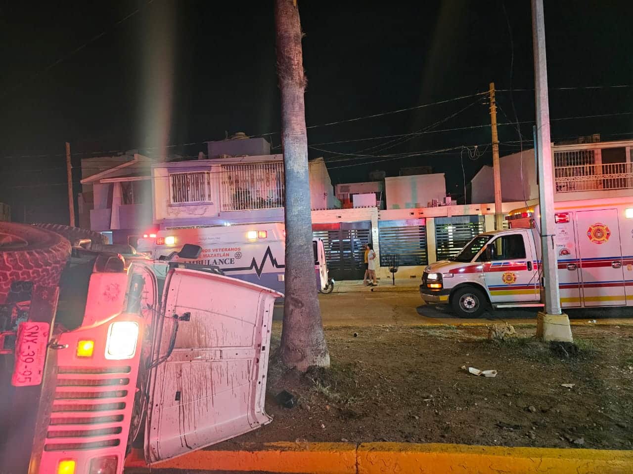 El Jeep 4x4 terminó volcado luego de que fuera impactado por una camioneta por la avenida Leonismo.
