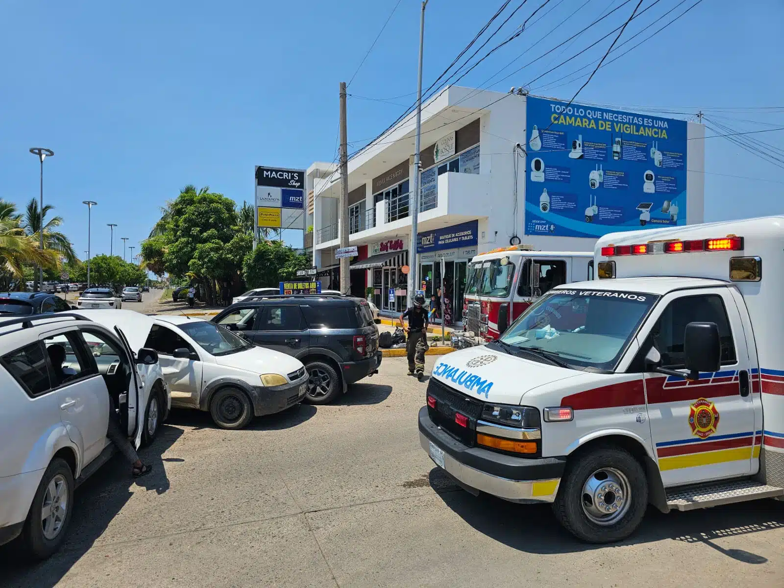 El aparatoso accidente ocurrió la tarde de este viernes en la colonia Francisco Villa.