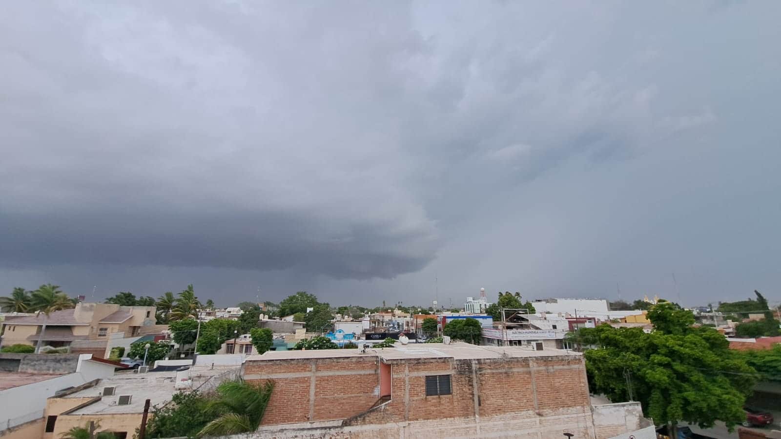 Vientos y cielo nublado en la ciudad de Guasave