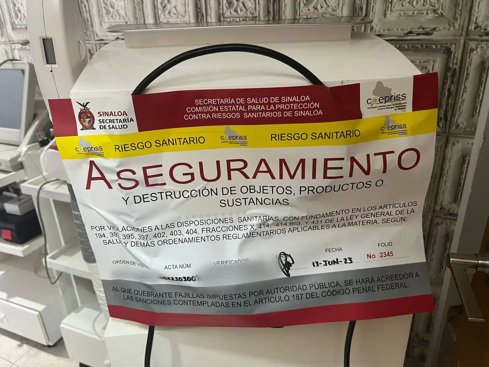 Maquina con el sello de aseguramiento