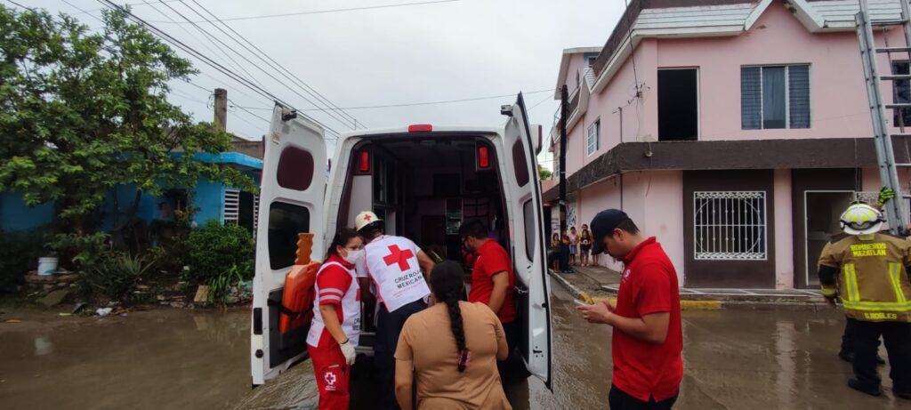 Atención de personal de Cruz Roja