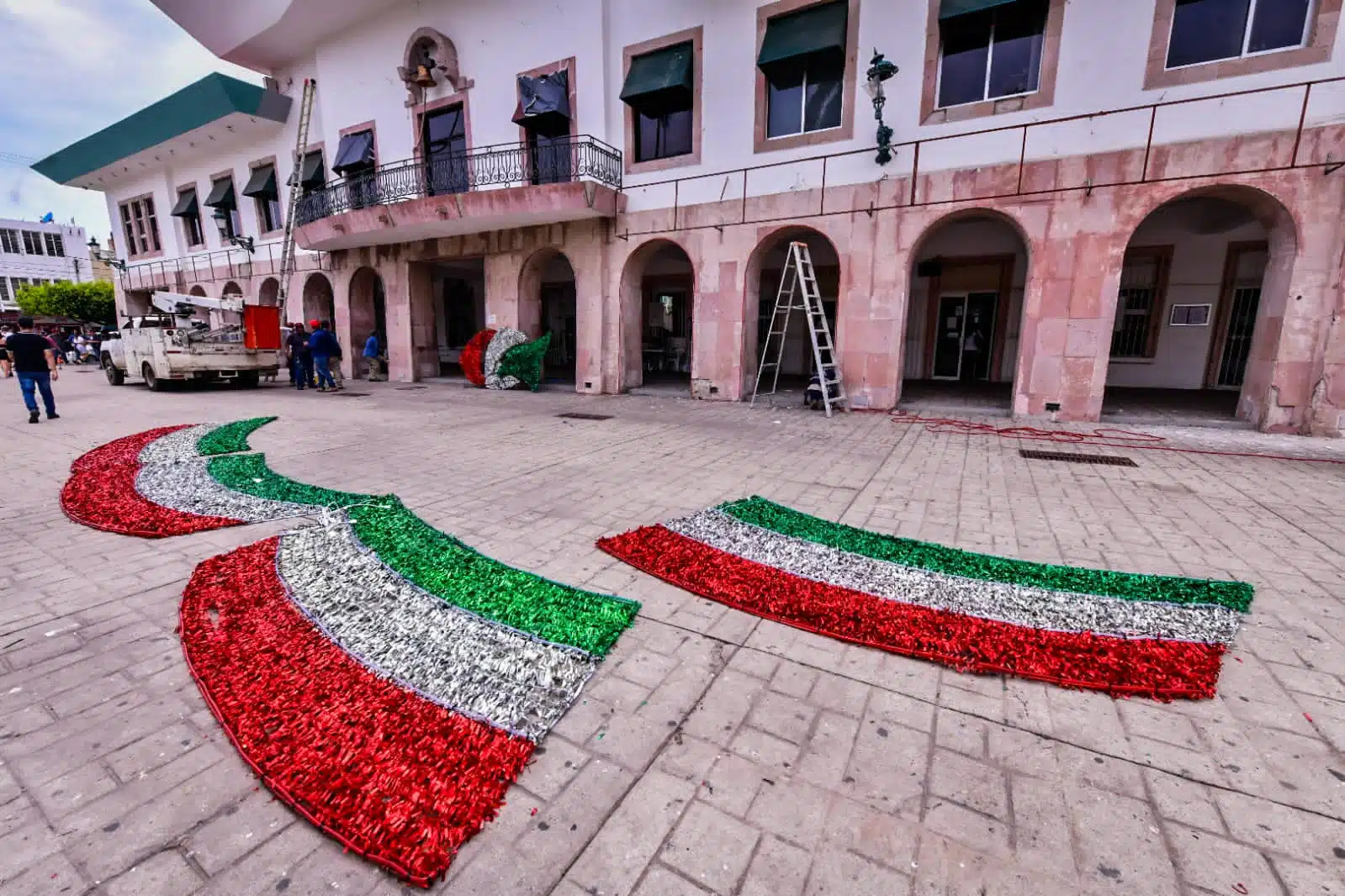 Decoraciones para el Palacio Municipal de Mazatlán