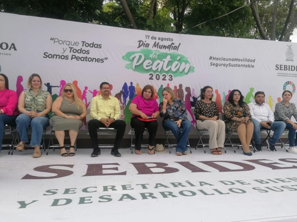 Personas sentadas en un evento