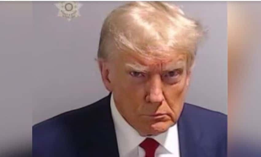Donald Trump se entrega a las autoridades por cargos de interferencia electoral