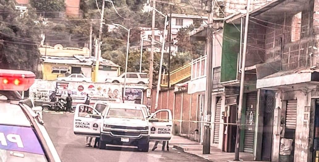 Dos muertes en agresión a policías en Zitácuaro mientras comían