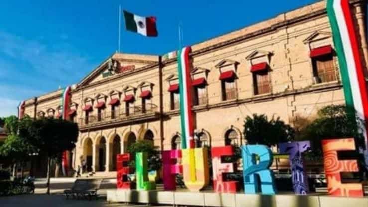 Palacio Municipal y letras