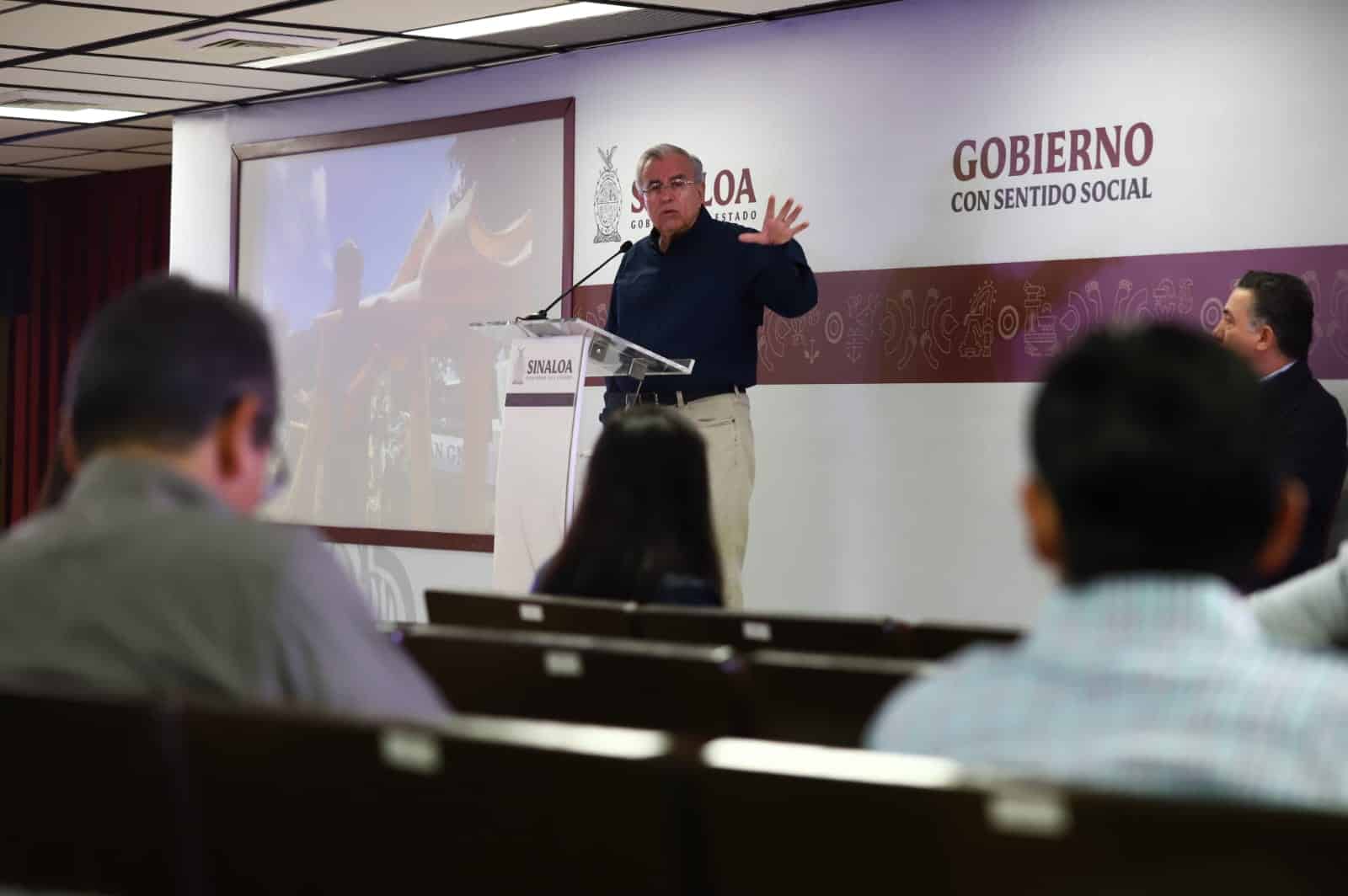El gobernador Rubén Rocha Moya durante la conferencia semanera