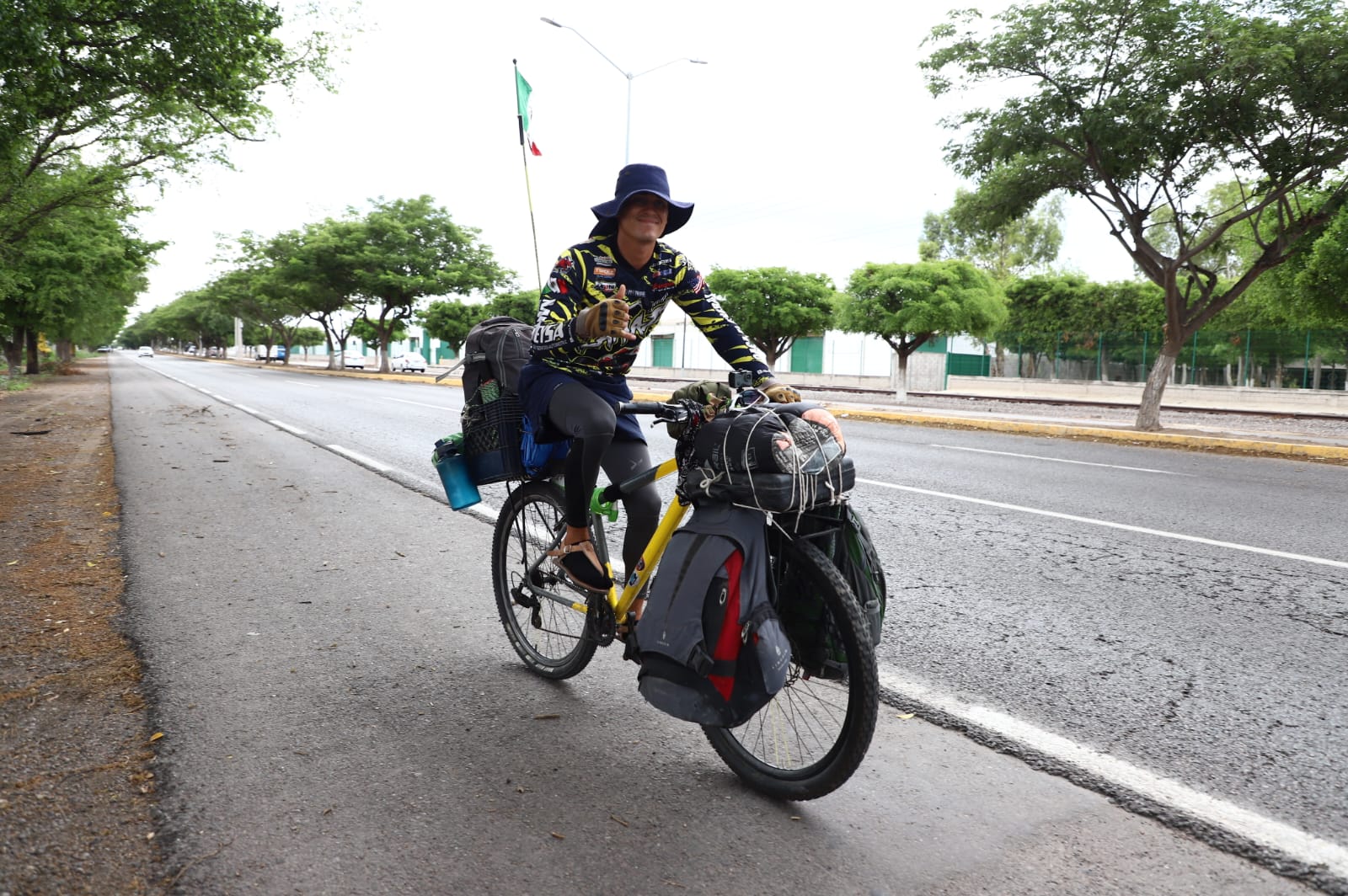 OS en bicicleta entrando a Culiacán
