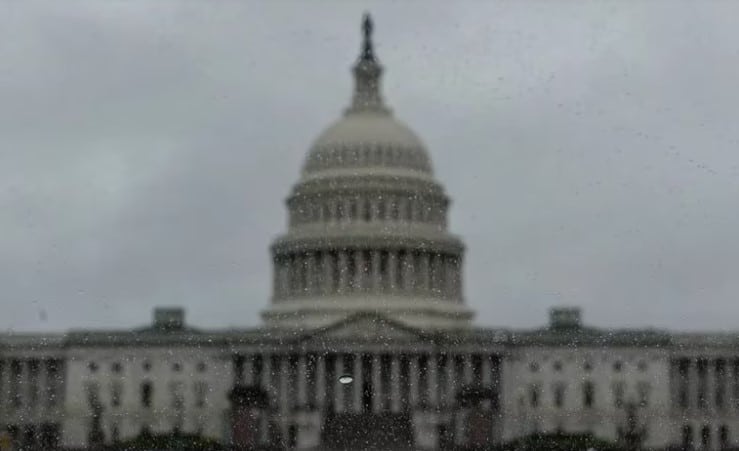 Evacuan oficinas del gobierno en Washington ante alerta de tornado