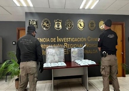 Policías de la FGR
