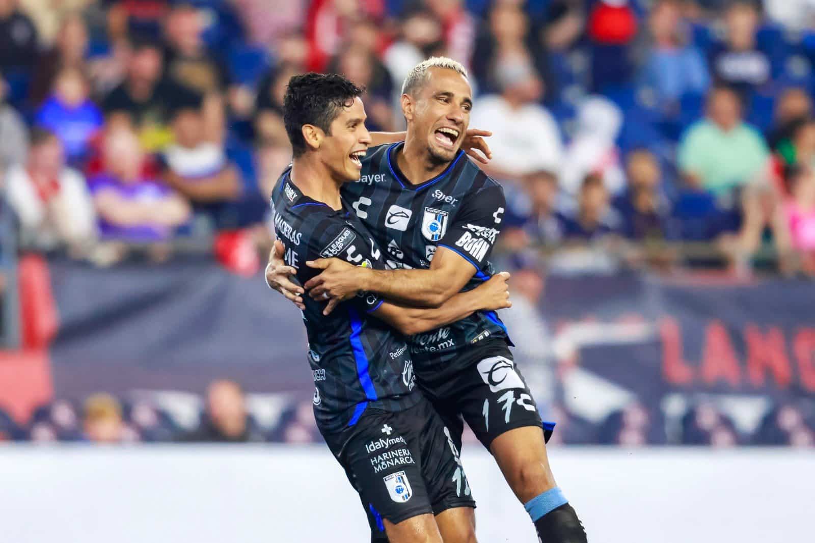 Futbolistas Gallos Blancos de querétaro