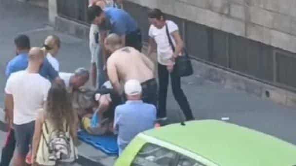 Hombre salva a menor de cuatro años tras caer de un quinto piso en Italia