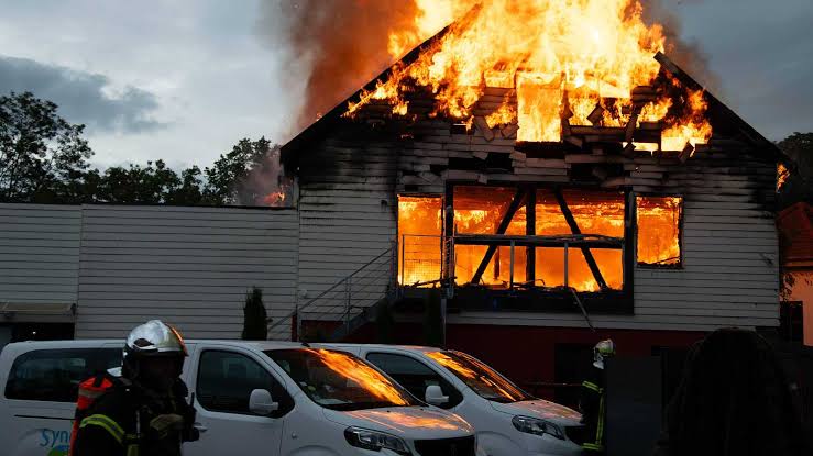Homicidio, las 11 muertes en incendio de albergue para discapacitados en Francia