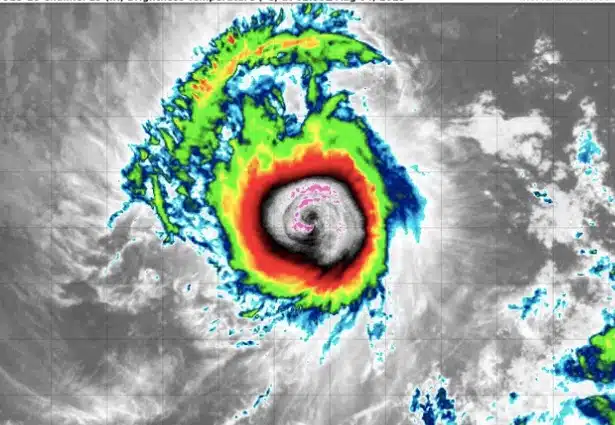 El huracán Dora nuevamente tomó poder y retomó la categoría cuatro.