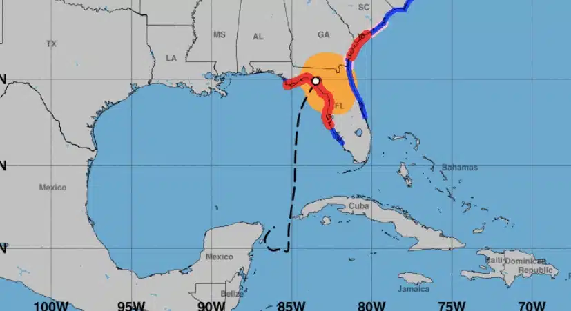 Una parte del mapa de Estados Unidos y la trayectoria de un huracán en el Atlántico que ya tocó tierra