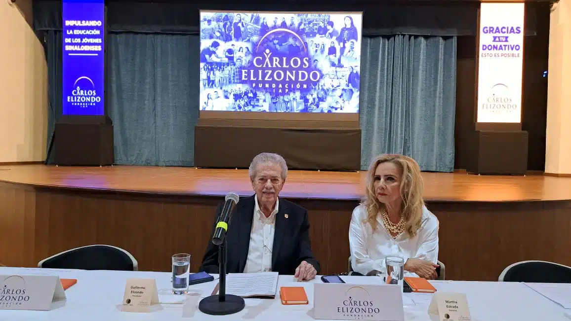 Entrega de becas Fundación Carlos Elizondo Collard en Los Mochis