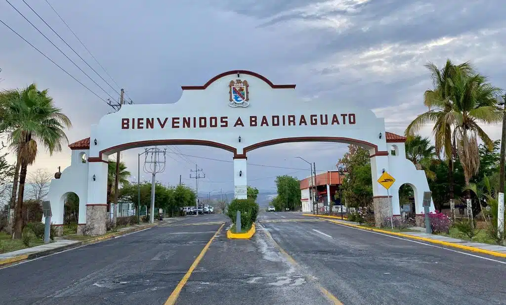Arco en la entrada de Badiraguato