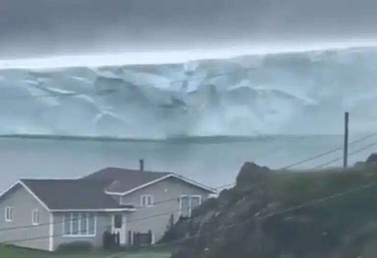 Iceberg se desprende en Canadá