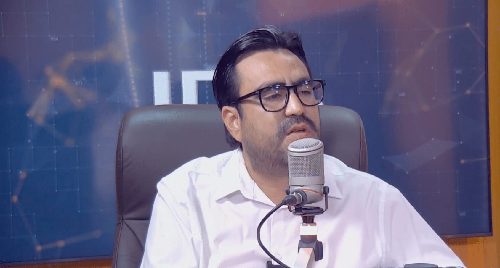 Juan de Dios Gámez transmitiendo con Línea Directa