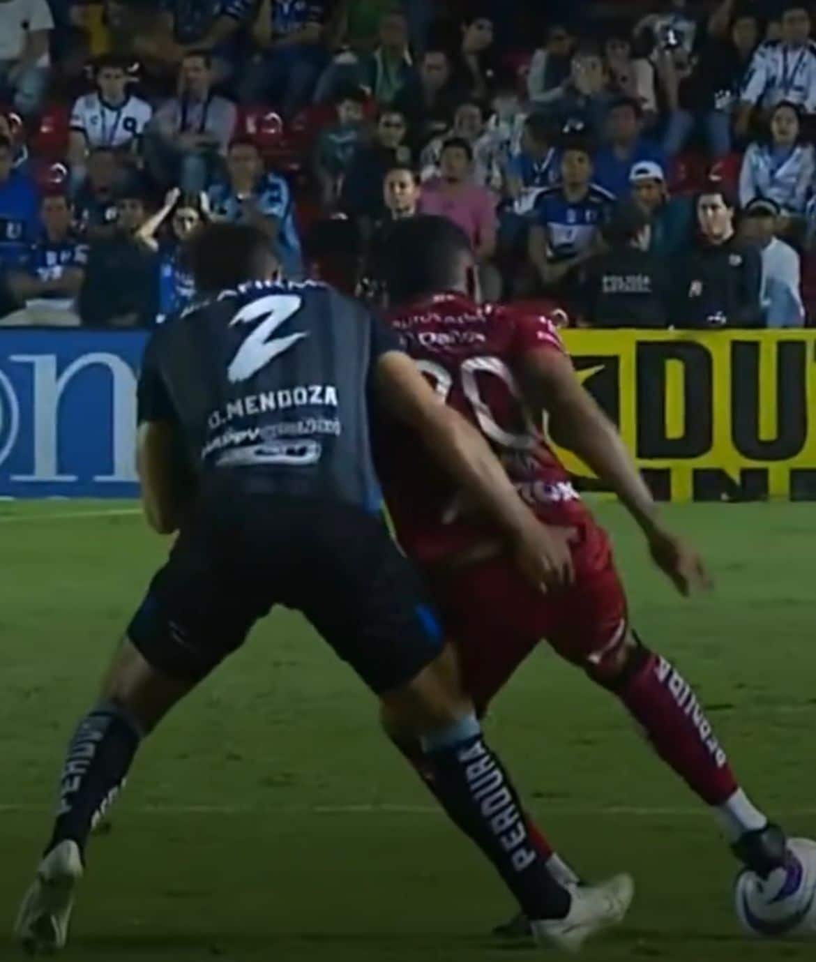 Expulsan a defensa del club Gallos Blancos de Querétaro