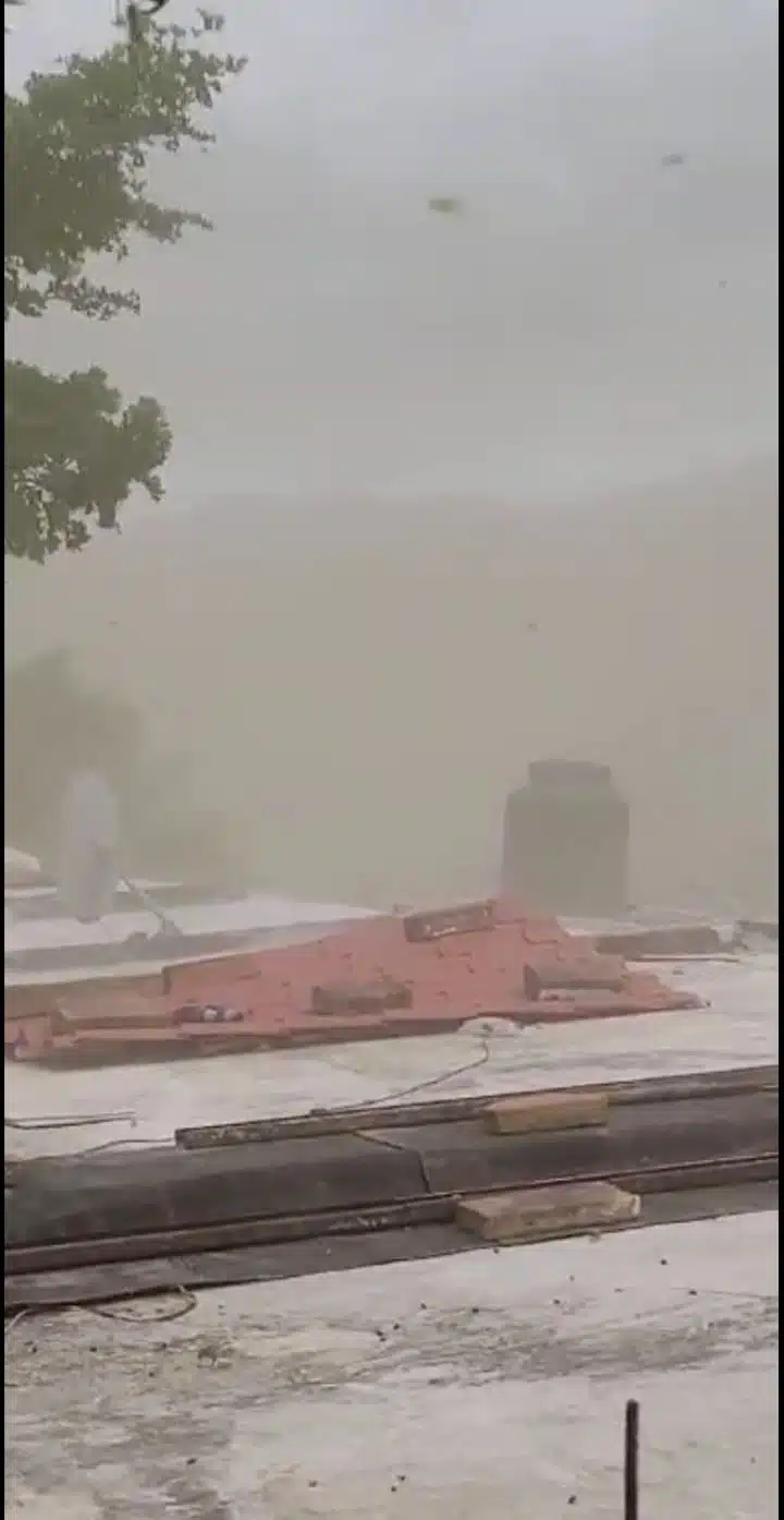 Tarde lluviosa y con fuertes vientos en El Fuerte.