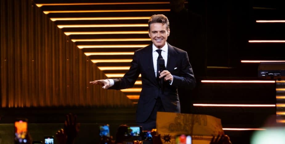 Luis Miguel estaría siendo tratado por bronquitis
