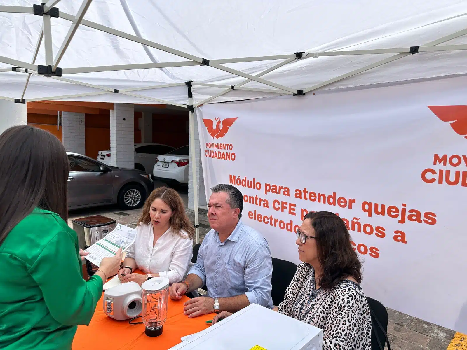 partido Movimiento Ciudadano instala mesa para atender quejas en culiacán.