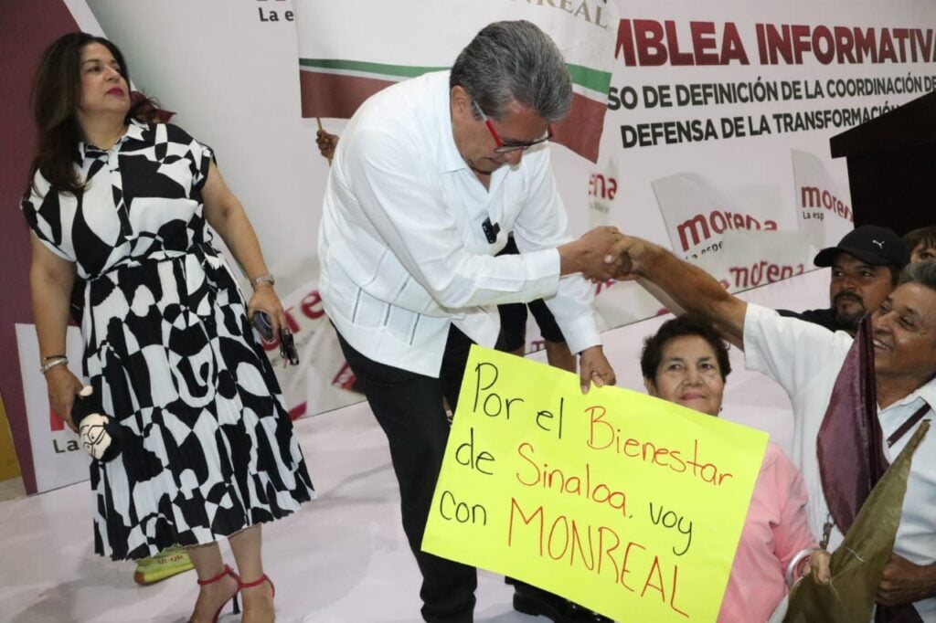 Ricardo Monreal, EN EL CENTRO DE CONVENCIONES EN MAZATLÁN.