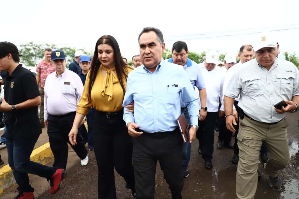 Jesús Madueña llegando a la audiencia