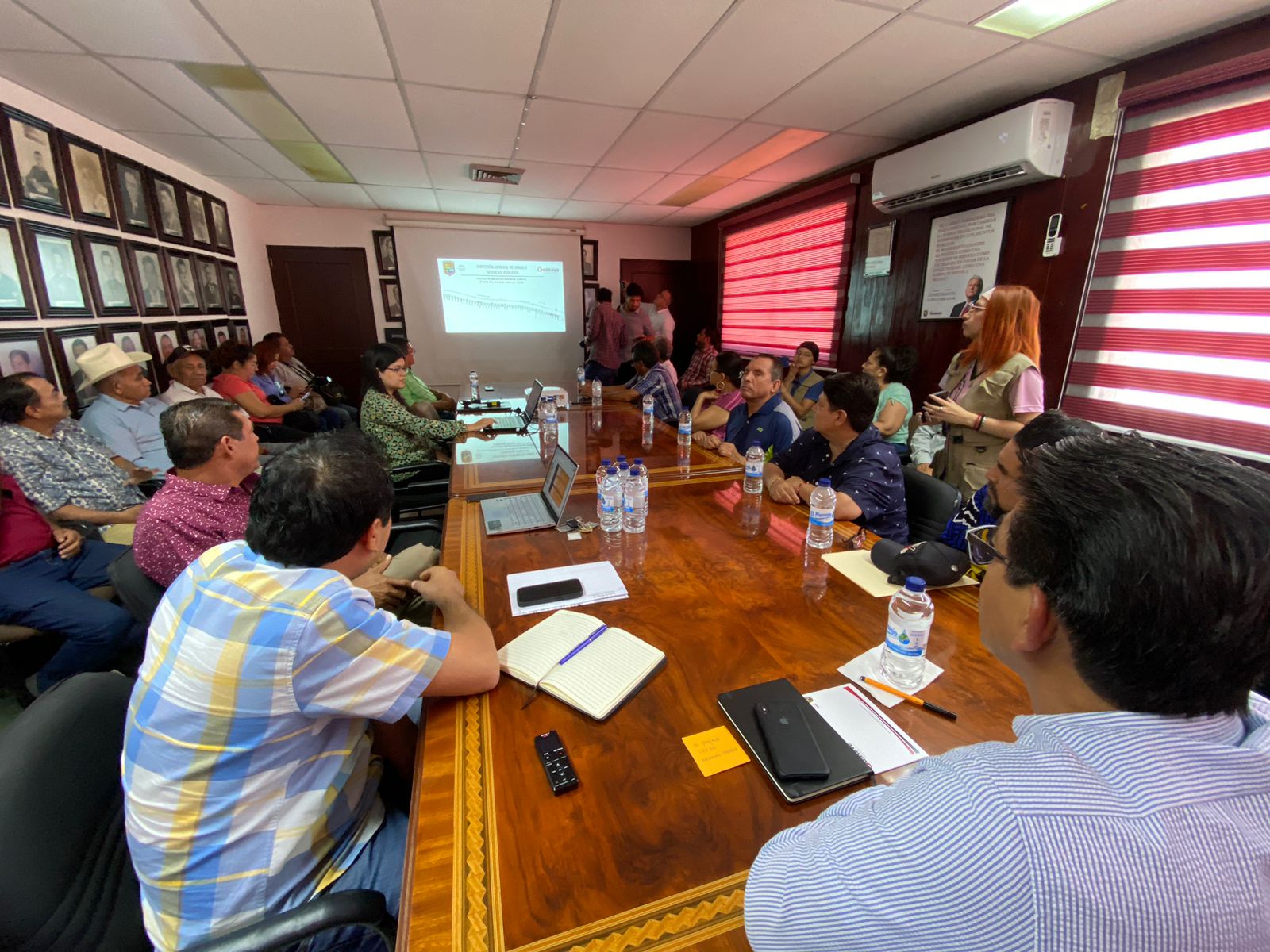 Martín Ahumada Quintero sostuvo una reunión con colonos de las riberas del río.