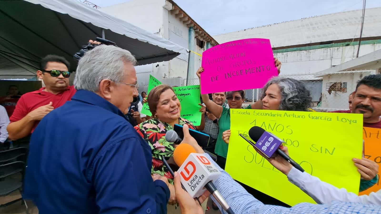 Maestros de Elota manifestándose