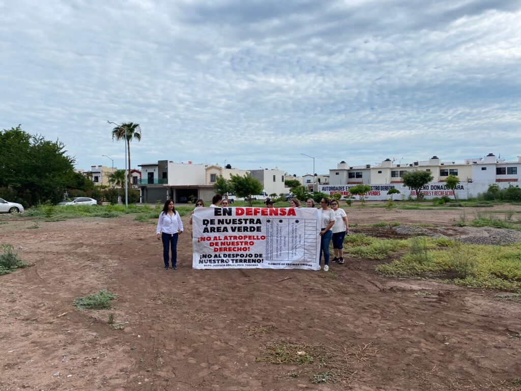 Manifestación de vecinos de privada Toscana en las áreas verdes