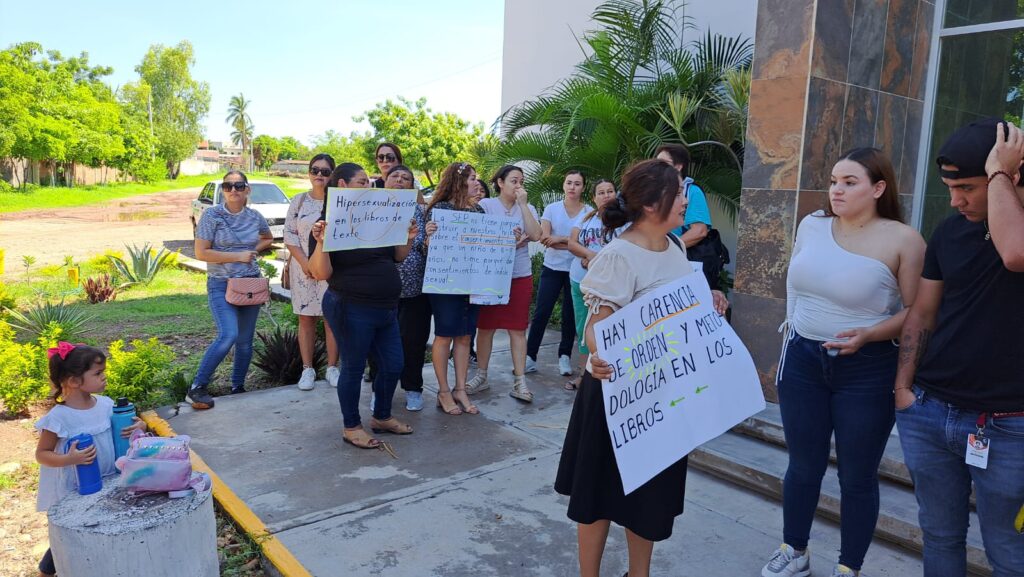 Protesta de padres en Guamúchil