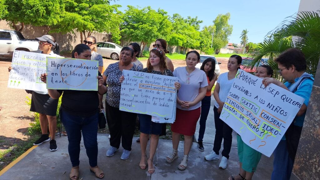 Protesta de padres en Guamúchil