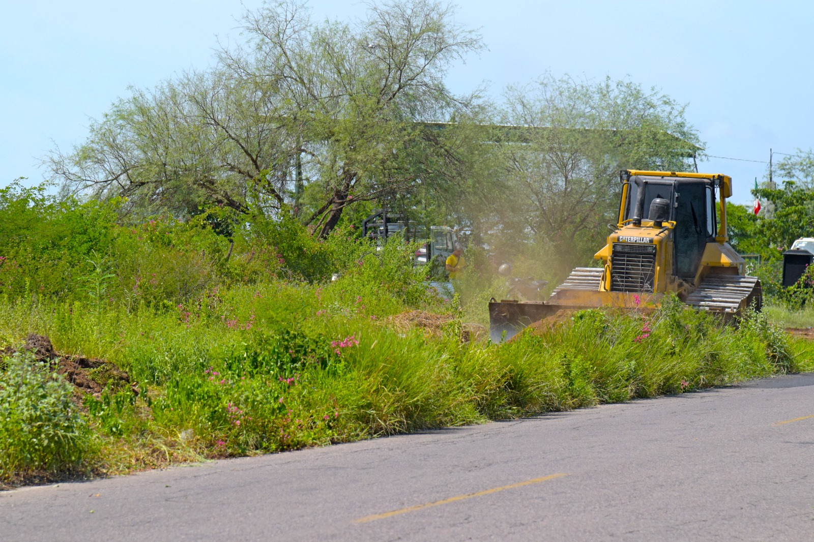Maquinaria en carreteras de El Fuerte
