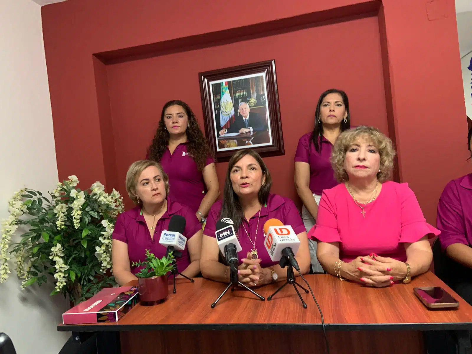 Integrantes de la Asociación Civil Mujer