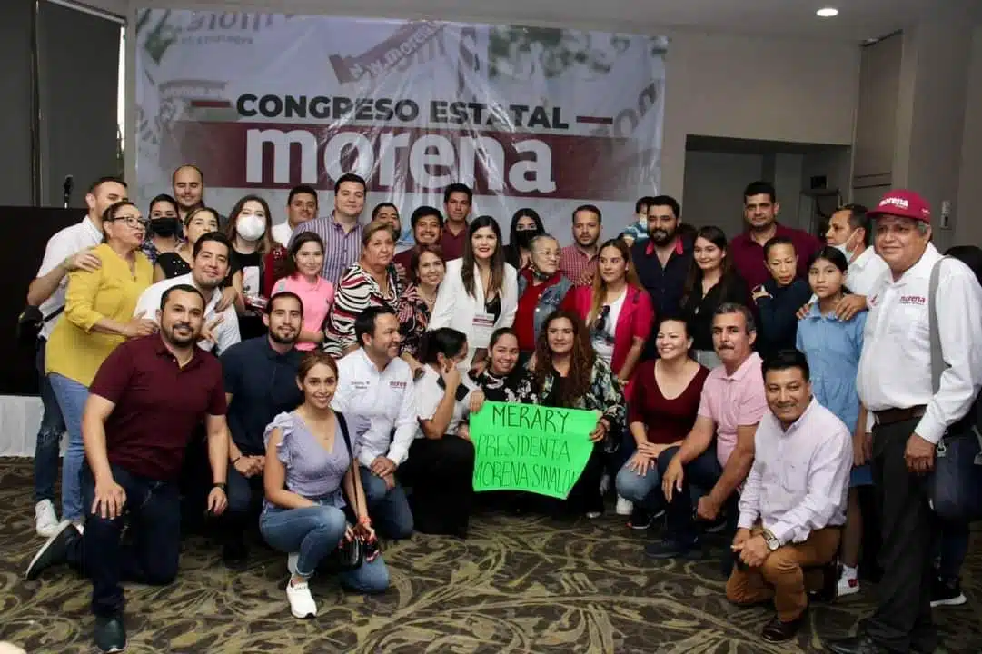 Merary Villegas con militantes y simpatizantes de Morena