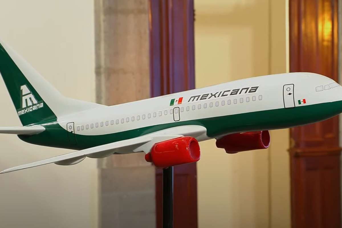 Avión a escala de Mexicana de Aviación