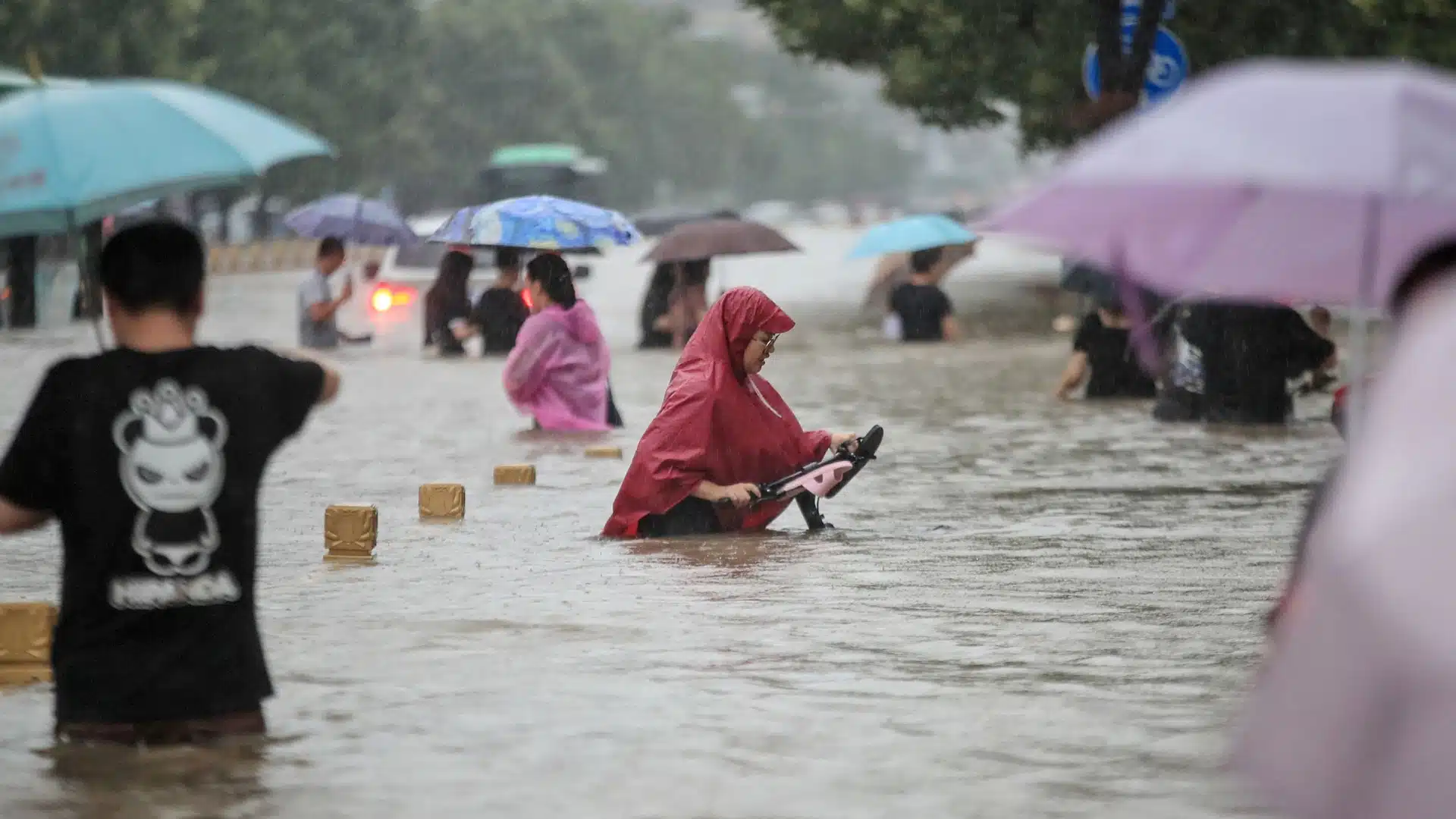Mueren 30 personas en China por lluvias intensas e inundaciones